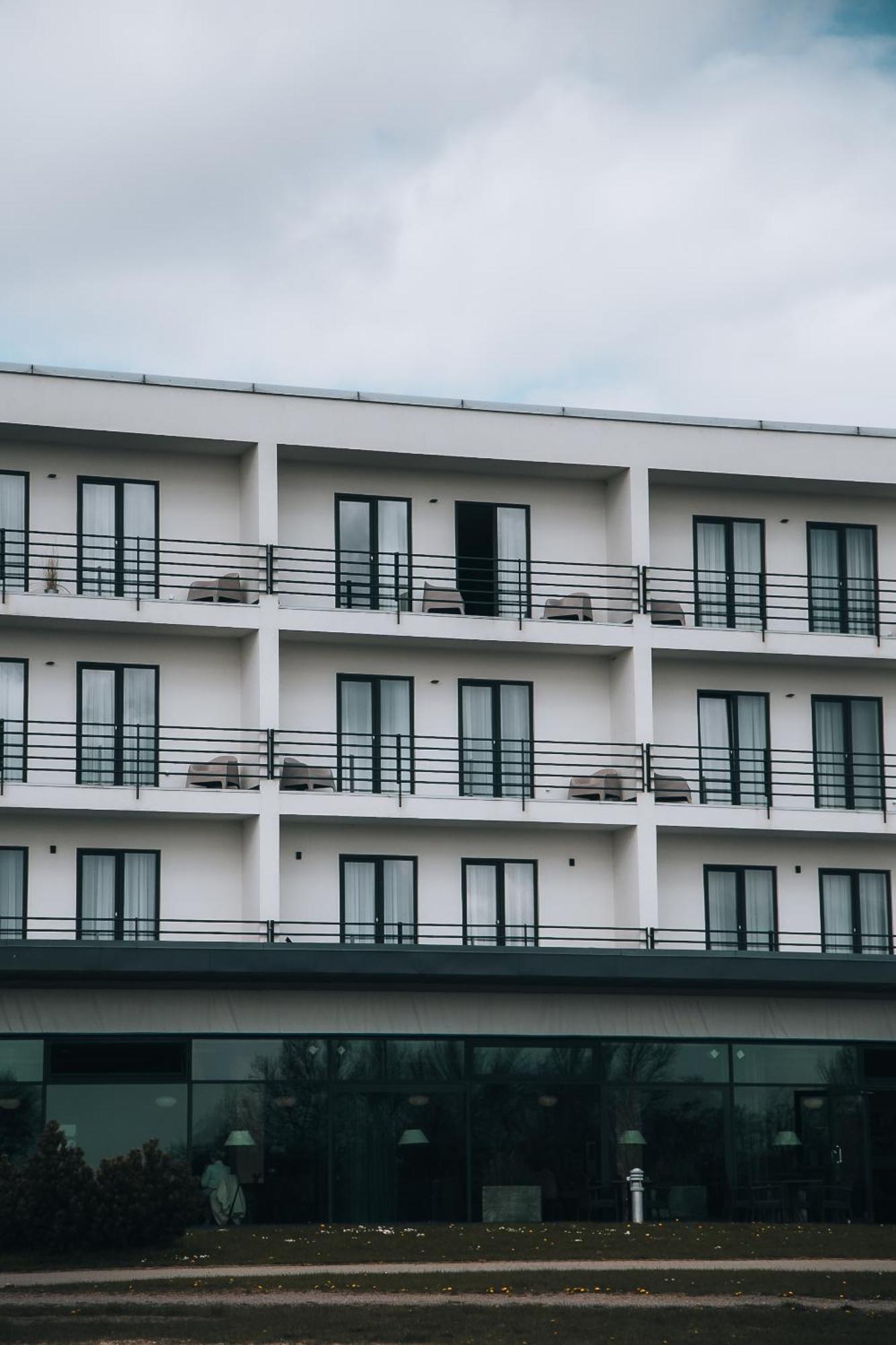 Oe Seaside Suites & Spa กูรัซซาเร ภายนอก รูปภาพ