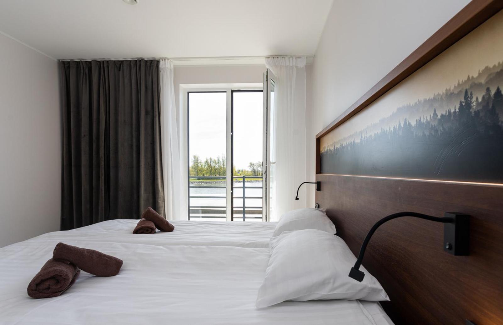 Oe Seaside Suites & Spa กูรัซซาเร ภายนอก รูปภาพ